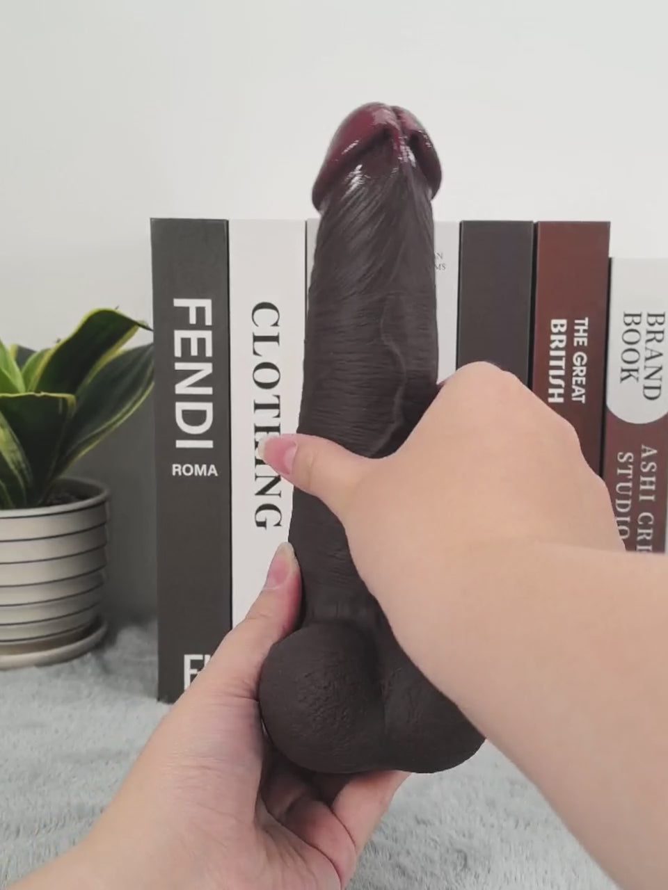 Bennett - Dildo Realistico con Pelle Scivolante e Testicoli Mobili - 23,3 cm